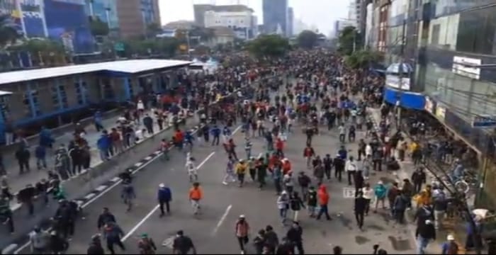 Ricuh! Demo Tolak Undang-Undang Cipta Kerja di Jakarta