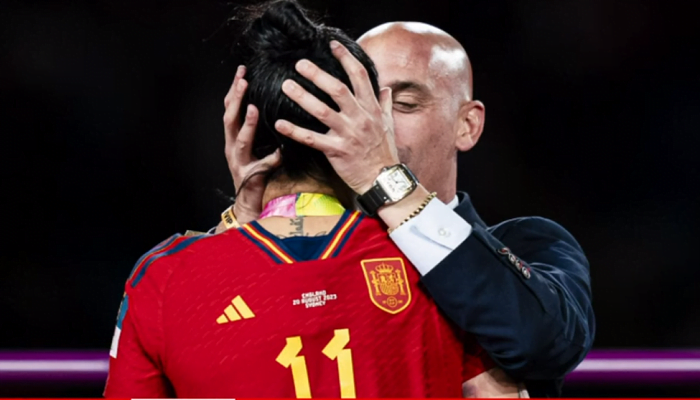 Cium Bibir Pemain Bola, Luis Rubiales Di-Skors