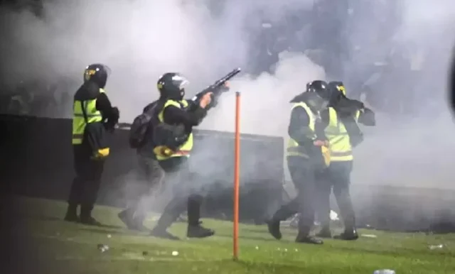 Mahkamah Agung Membatalkan Vonis Bebas 2 Polisi Terdakwa Tragedi Kanjuruhan