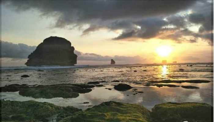 Pantai Goa Cina, Pantai Berpasir Putih Di Jawa Timur