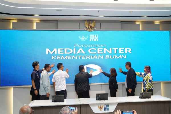 Erick Thohir Resmikan Media Center Kementerian BUMN