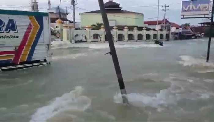 Evakuasi Korban Banjir Di Demak Terhambat Arus