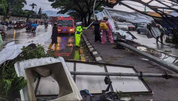 493 Rumah Di Kabupaten Bandung Diterjang Angin Puting Beliung