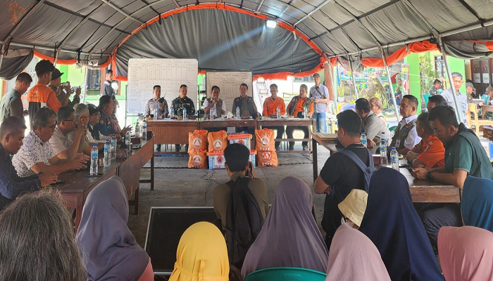 BNPB Berikan Bantuan Kepada Korban Angin Puting Beliung Di Kabupaten Bandung