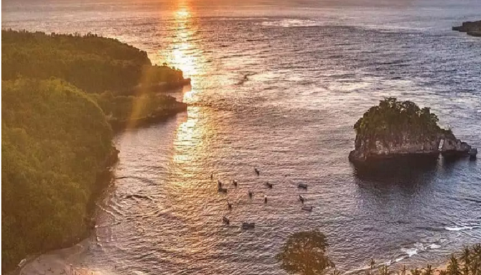 Nikmati Sunset di Nusa Penida