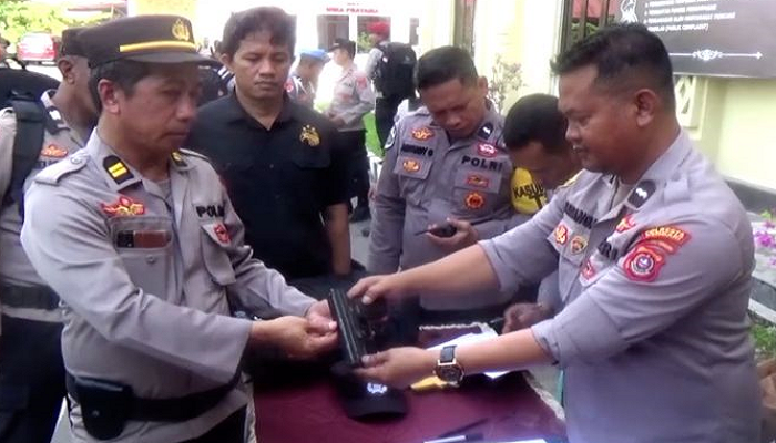 Polresta Kendari Tarik Senjata Anggotanya