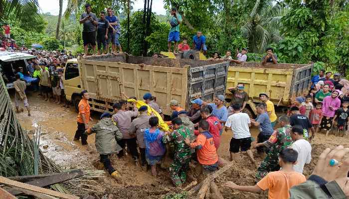 BPBD Kabupaten Padang Pariaman Evakuasi 3 Korban Terseret Banjir
