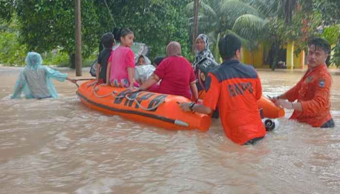 8118 Warga Kota Padang Kebanjiran