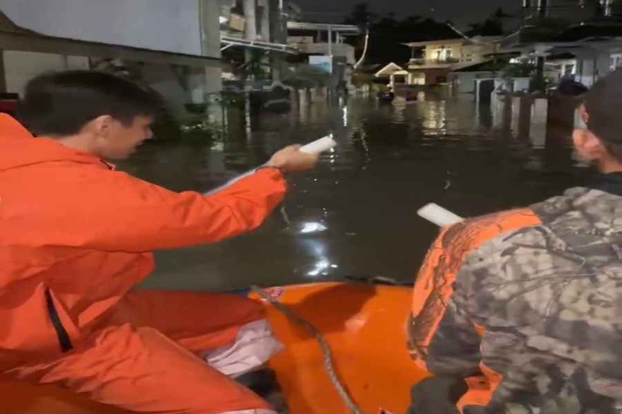 Beberapa Kabupaten Di Sumatra Barat Banjir Sampai 120 Cm