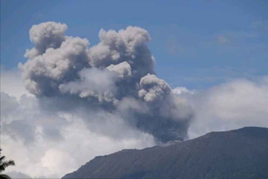 Gunungapi Ibu Kembali Erupsi