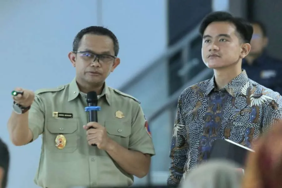 Gibran Pantau Penanganan Pengungsi Letusan Gunung Lewotobi