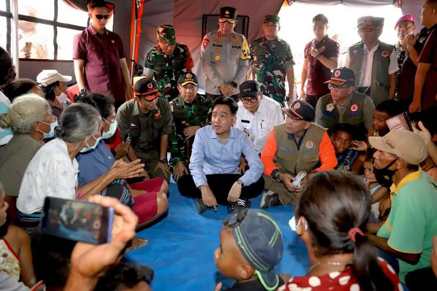 Gibran Kunjungi Korban Letusan Gunungapi Lewotobi