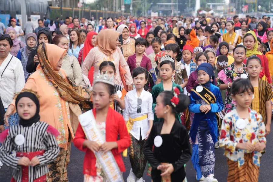 Pawai Kebaya Lintas Generasi 2024