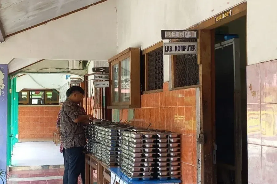 Beberapa Siswa SD Di Sukoharjo Keracunan Menu Makan Gratis