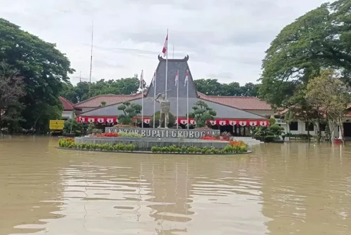 Penampakan Jalur Kereta Yang Lumpuh Diterjang Banjir Grobogan