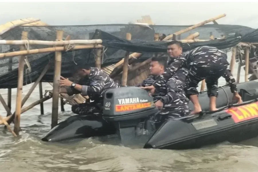 TNI AL Kerahkan Prajurit Bongkar Pagar Laut Tangerang