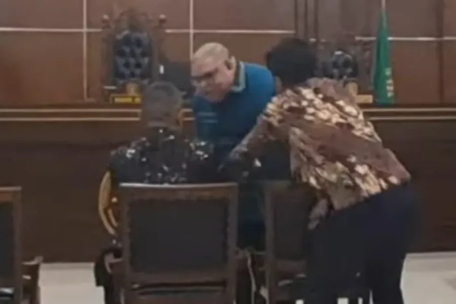 Hotman Dan Razman Berantem Di Pengadilan