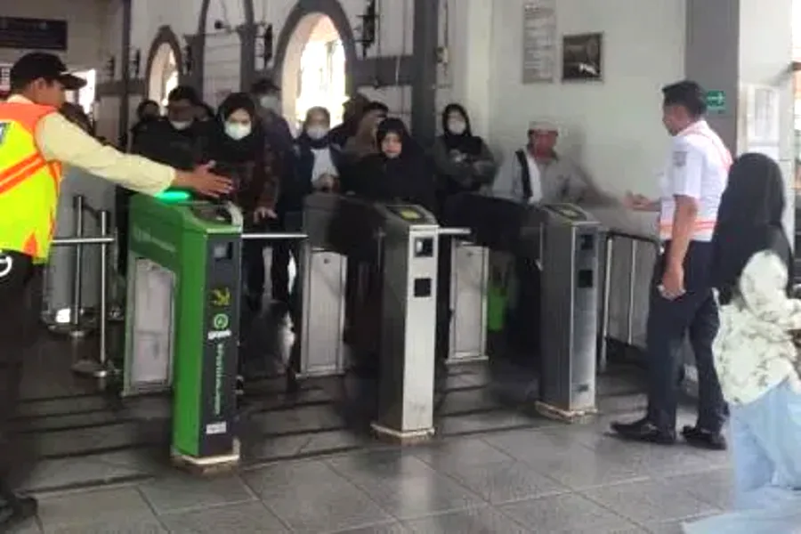 Loket Stasiun KRL Bakal Ditutup, Top Up Saldo Bagaimana?