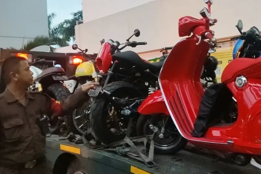 Kejaksaan Agung Menyita Puluhan Motor Mewah