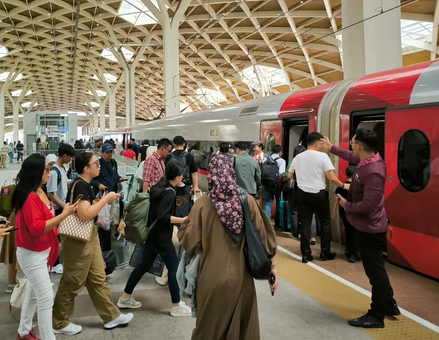 Kereta Whoosh Membludak Angkut 210 Ribu Penumpang, Pemudik Atau Pelancong?