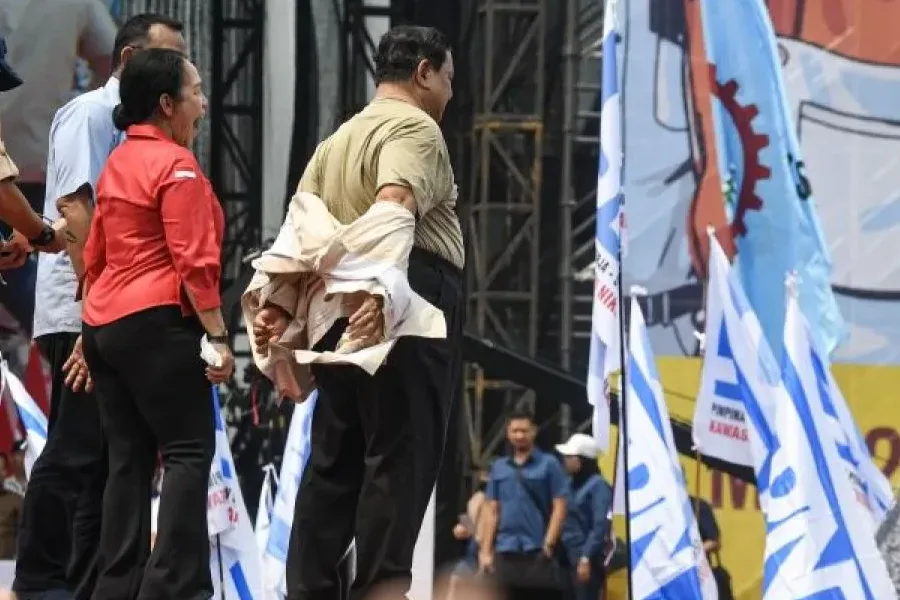 Prabowo Lepas Safari Dan Ikut Menyanyikan Lagu Internationale