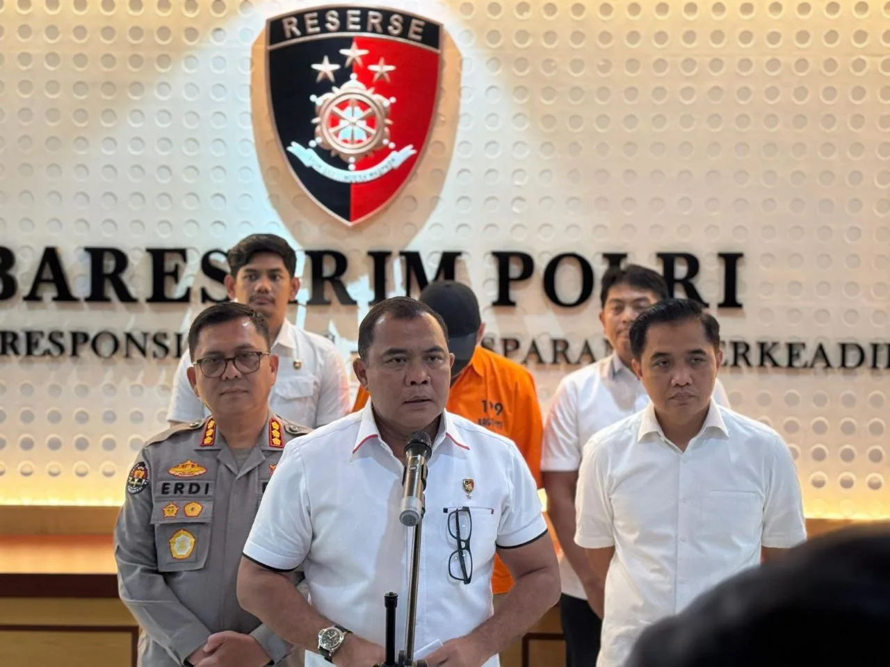 Polisi Bongkar Peredaran 6.000 Drum Sianida Ilegal