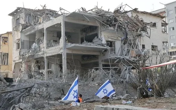 Pasca Dihajar Amerika, Iran Giliran Gempur Israel