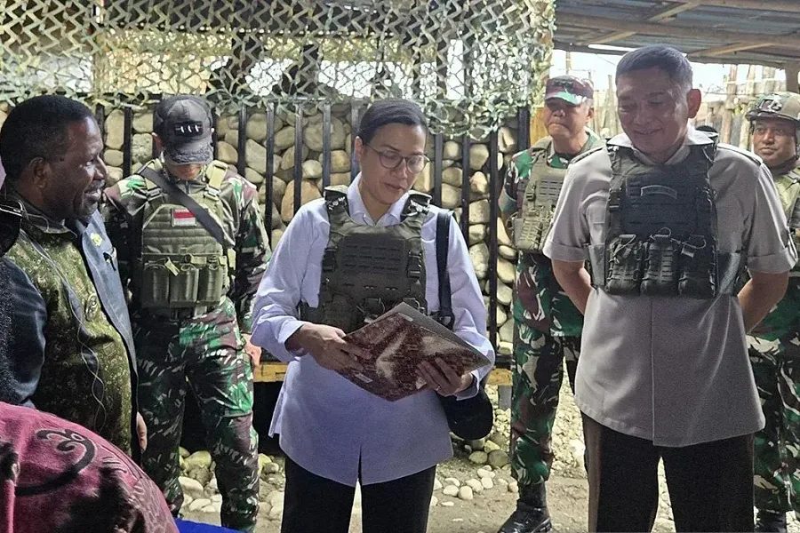 Pakai Rompi Anti Peluru Menhan-Menkeu Cek Garda Terdepan Papua