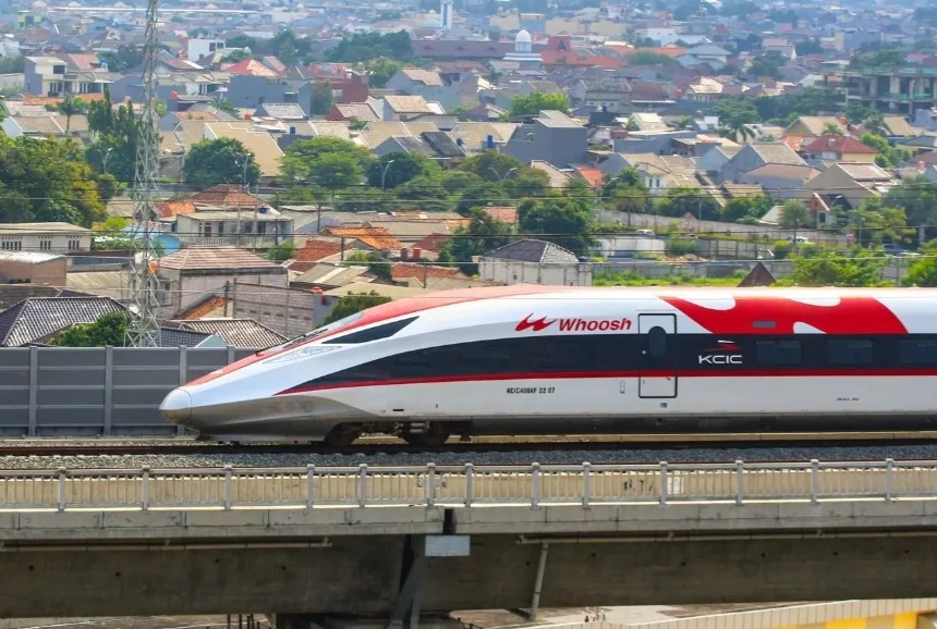September Ini Kereta Cepat Whoosh Diambil Alih Menkeu Purbaya, Utang Aman?