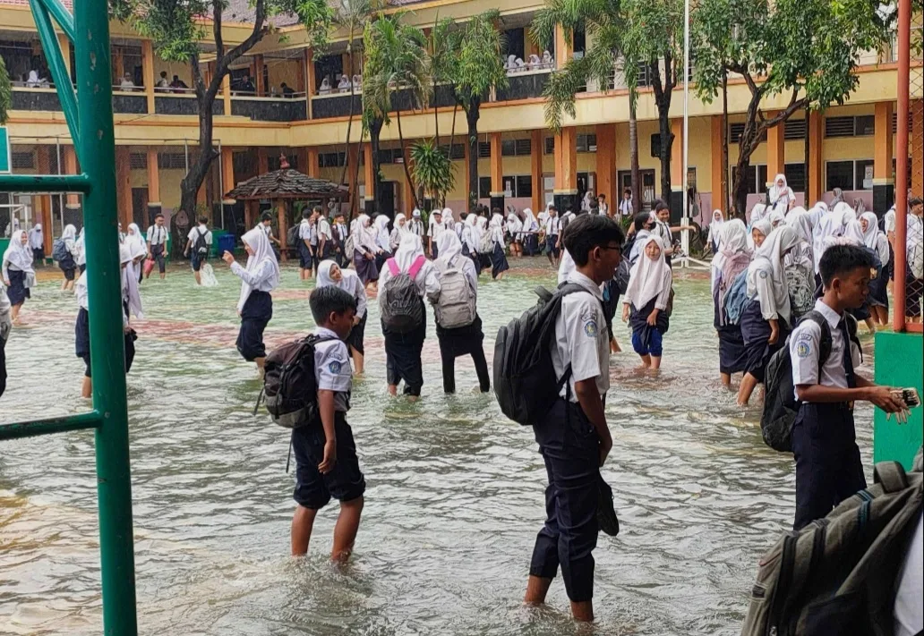 Hujan Ekstrem, DKI Izinkan Siswa Sekolah Belajar Dari Rumah