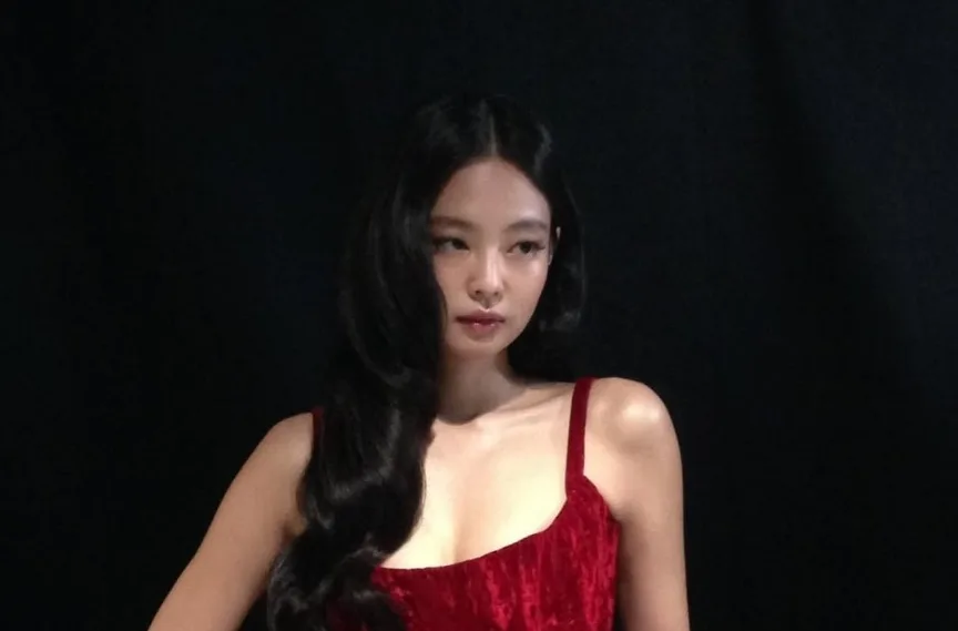 Jennie BLACKPINK Diserbu Kerumunan di Paris, Minta Fans Hargai Ruang Pribadi