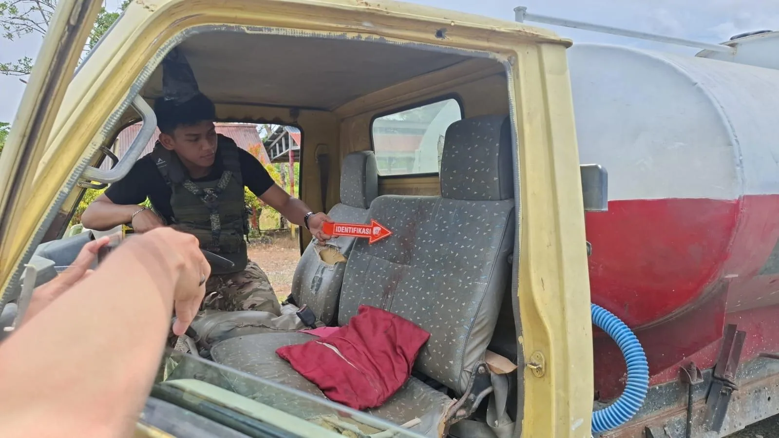 Tega, Lagi Kirim Air Bersih Sopir Tangki Ini Ditembak OTK