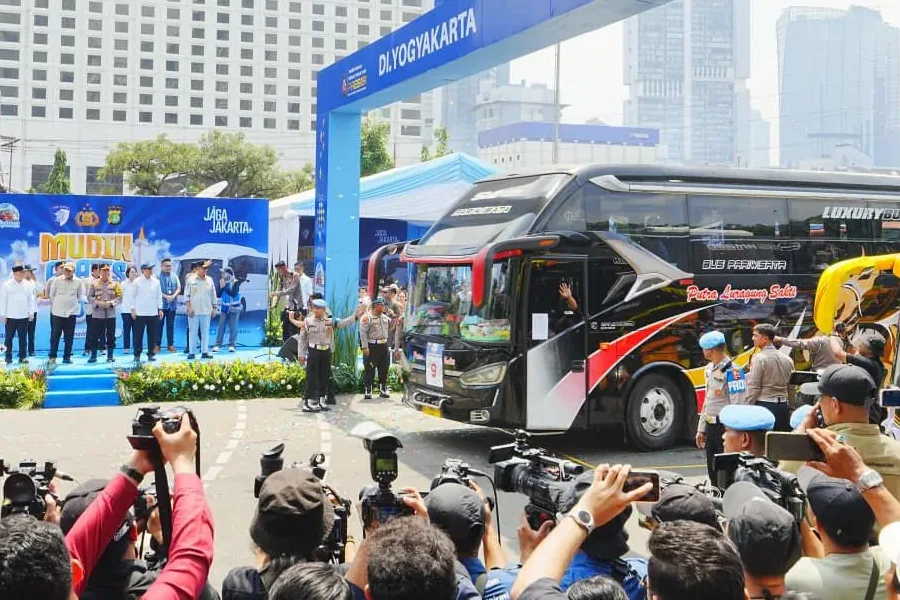Kapolri Lepas 80 Bus Mudik Gratis Polri Presisi