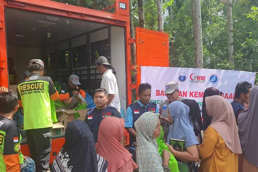 ARM HA-IPB Berikan 320 Bingkisan Ramadhan Untuk Korban Banjir Bandang Di Jorong Labuah Dan Kubu