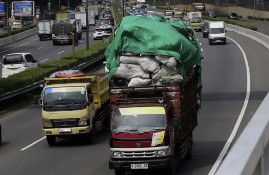Melanggar, 124 Perusahaan Kena Sanksi Aturan Truk Libur Lebaran