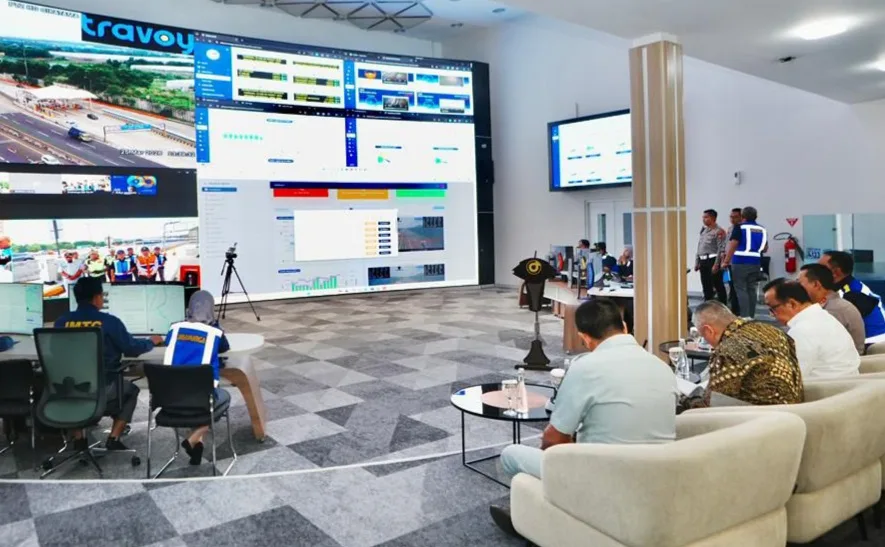 Tinjau Jasa Marga Command Center, Kapolri Pastikan Penanganan Arus Balik Berjalan Lancar dan Aman