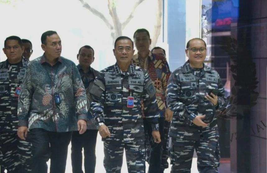 TNI AL Bagikan 1.500 Paket Sembako Di Bulan Ramadhan