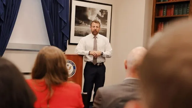 Senat AS Sahkan Markwayne Mullin sebagai Menteri Keamanan Dalam Negeri yang Baru