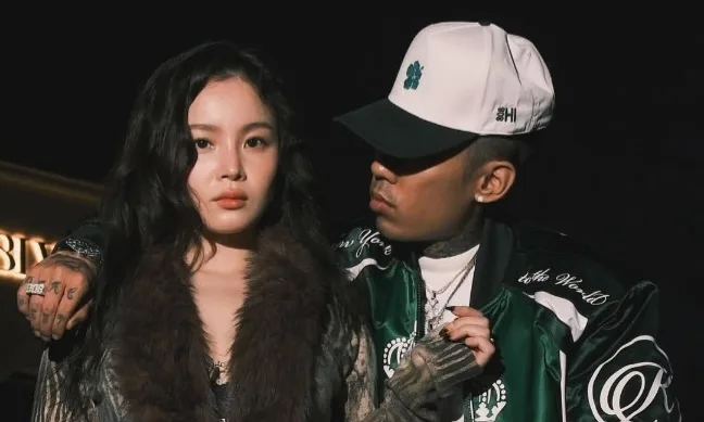 Dok2 dan Lee Hi Rilis MV ‘You & Me’, Kisah Cinta Mereka Jadi Sorotan
