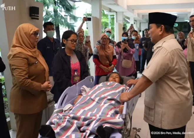 Belasungkawa, Presiden Prabowo Jenguk Korban Insiden Tabrakan Kereta Bekasi