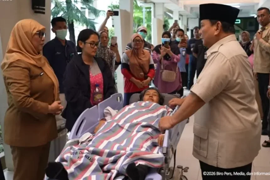 Belasungkawa, Presiden Prabowo Jenguk Korban Insiden Tabrakan Kereta Bekasi
