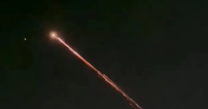 Benda Bercahaya Melintas di Langit Lampung, BRIN: Itu Sampah Antariksa