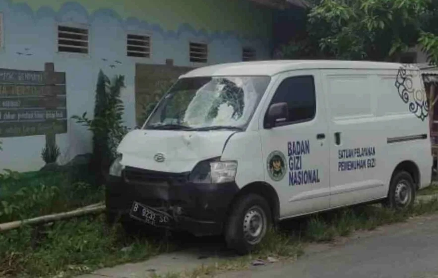 Maksa Nyalip, Mobil MBG Tabrak Pasutri Lansia Hingga Luka Parah