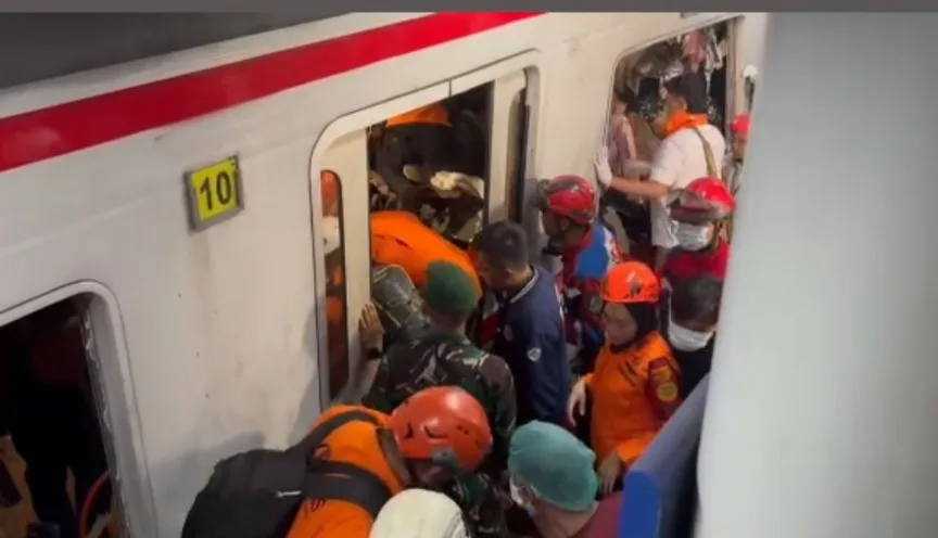 Evakuasi di Stasiun Bekasi Terus Berlanjut, 3 Korban Masih Terjepit di Gerbong KRL