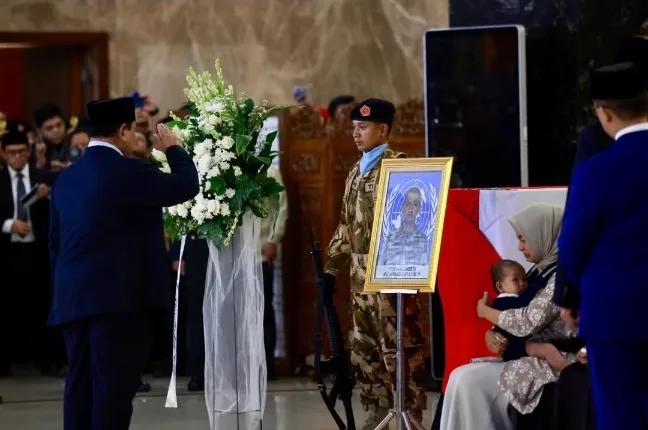 Prabowo Beri Penghormatan Terakhir untuk Tiga Prajurit yang Gugur di Lebanon