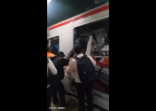Kereta Argo Bromo Anggrek Seruduk KRL Bekasi, Korban Berjatuhan