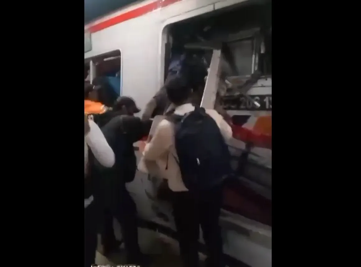 Kereta Argo Bromo Anggrek Seruduk KRL Bekasi, Korban Berjatuhan