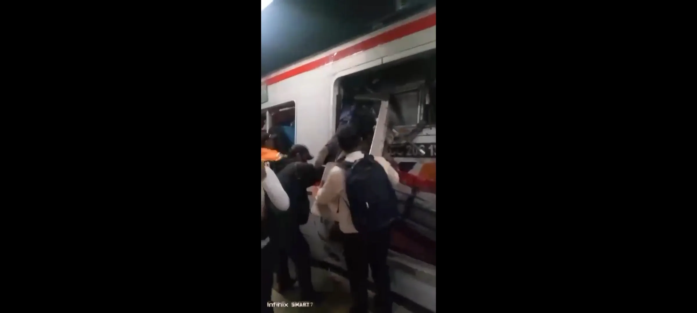 Kereta Argo Bromo Anggrek Seruduk KRL Bekasi, Korban Berjatuhan