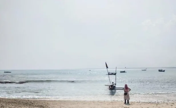 Long Weekend: Pangandaran Dipadati Wisatawan, Satlantas Gelar Patroli Malam untuk Jaga Keamanan