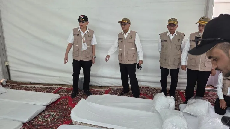 Sidak Tenda Arafah, Menhaj: Kapasitas Kurang, Spanduk KBIHU Dicopot